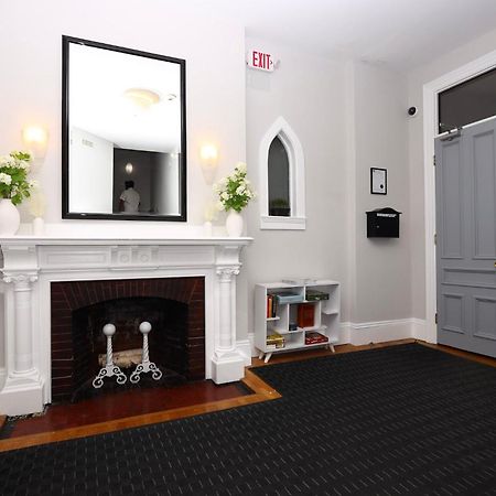 Cozy Newbury Street Studio, #5 Бостън Екстериор снимка